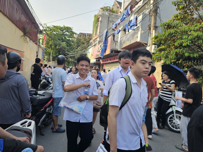 Đề thi v&agrave;o lớp 10 m&ocirc;n ngoại ngữ tại Hải Ph&ograve;ng được đ&aacute;nh gi&aacute; vừa sức với học sinh - Ảnh 4.