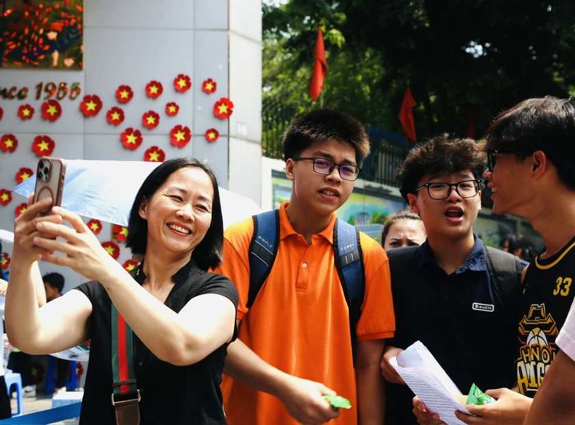 Nụ cười v&agrave; nước mắt - Ảnh 1.