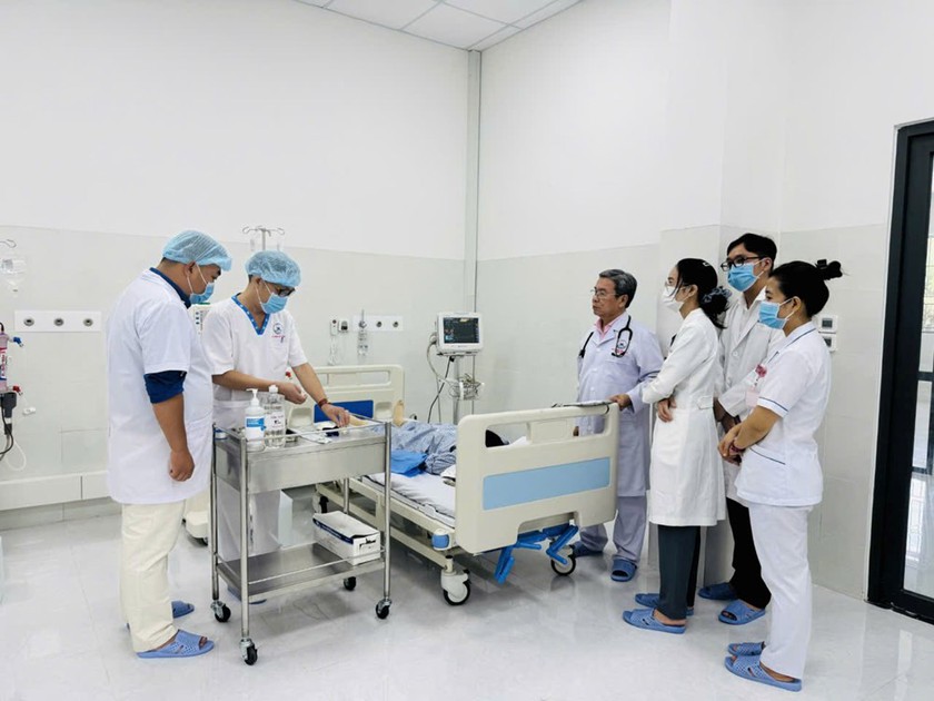 Côn Đảo lần đầu triển khai kỹ thuật chạy thận nhân tạo- Ảnh 1. Côn Đảo lần đầu triển khai kỹ thuật chạy thận nhân tạo- Ảnh 1.