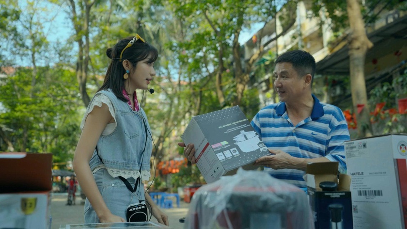 Dưới &ocirc; cửa s&aacute;ng đ&egrave;n &ndash; Bộ phim gợi nhớ về Tập thể cũ H&agrave; Nội - Ảnh 7.