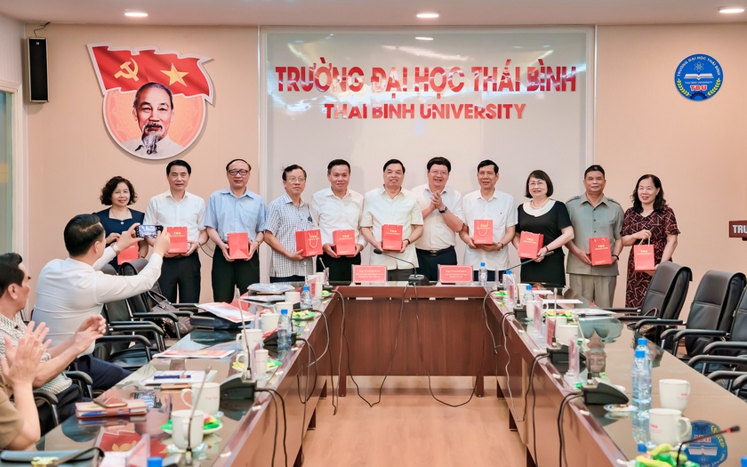 Hội Khuyến học c&aacute;c tỉnh, th&agrave;nh phố Cụm II giao ban tại Trường Đại học Th&aacute;i B&igrave;nh - Ảnh 4.