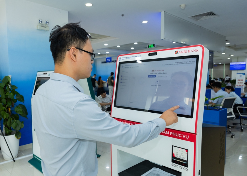 Agribank chuyển đổi số gắn với ESG: Từ c&aacute;c Kiosk th&ocirc;ng minh đến kh&aacute;t vọng &ldquo;số h&oacute;a&rdquo; v&ugrave;ng bi&ecirc;n - Ảnh 4.