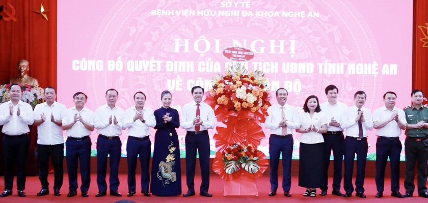 Bệnh viện Hữu nghị Đa khoa Nghệ An có tân giám đốc - Ảnh 2.
