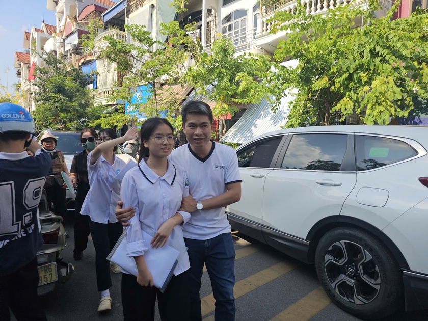 Th&iacute; sinh Hải Ph&ograve;ng ho&agrave;n th&agrave;nh m&ocirc;n thi to&aacute;n v&agrave;o lớp 10 - Ảnh 5.