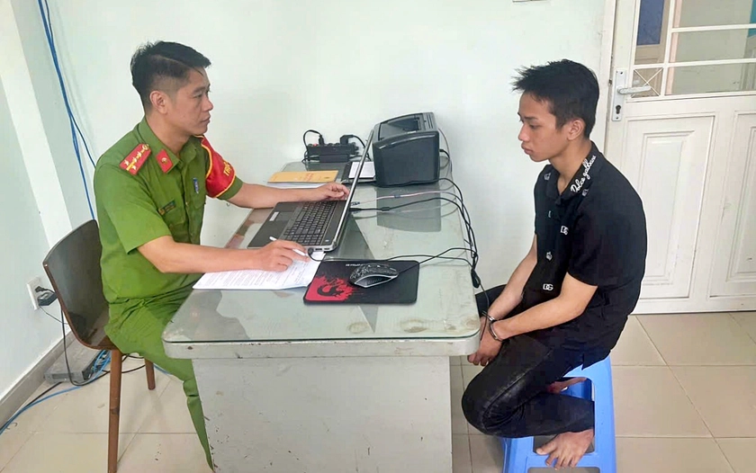 Công an Thành phố Hồ Chí Minh truy xét nhanh đối tượng cướp giật vé số của một người khuyết tật - Ảnh 1.