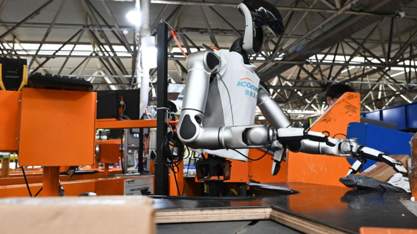 Bưu ch&iacute;nh Trung Quốc đưa robot h&igrave;nh người M7 v&agrave;o quy tr&igrave;nh ph&acirc;n loại bưu kiện  - Ảnh 3.