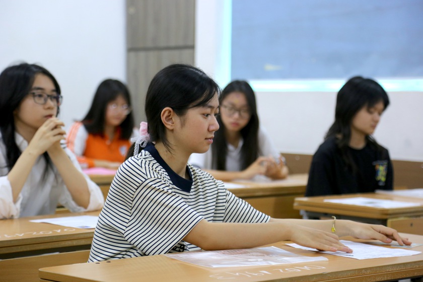 Gi&aacute;o vi&ecirc;n dự đo&aacute;n đỉnh phổ điểm To&aacute;n dao động trong khoảng 6 điểm - Ảnh 1.