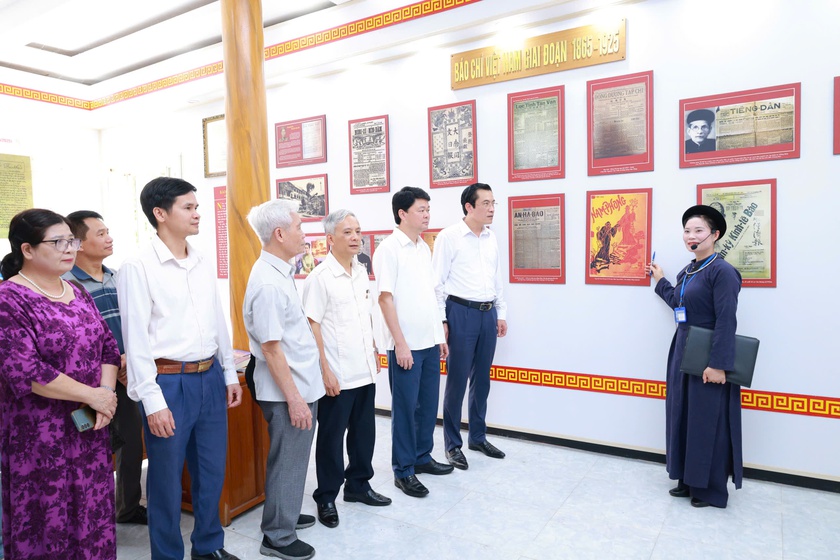Người l&agrave;m b&aacute;o về nguồn, trao gửi tri thức cho cộng đồng - Ảnh 4.