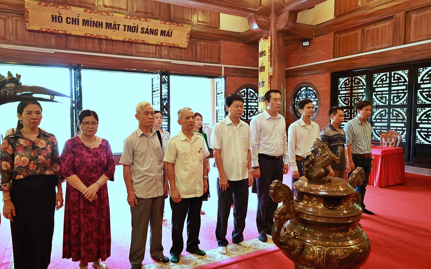 Người l&agrave;m b&aacute;o về nguồn, trao gửi tri thức cho cộng đồng - Ảnh 1.