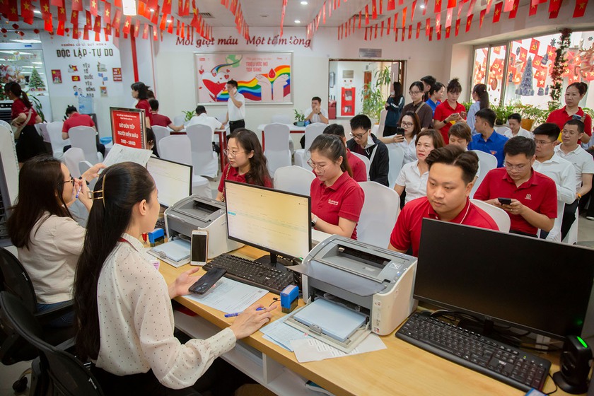 Agribank lan tỏa “giọt hồng nhân ái”, hành động trách nhiệm vì cộng đồng - Ảnh 1.