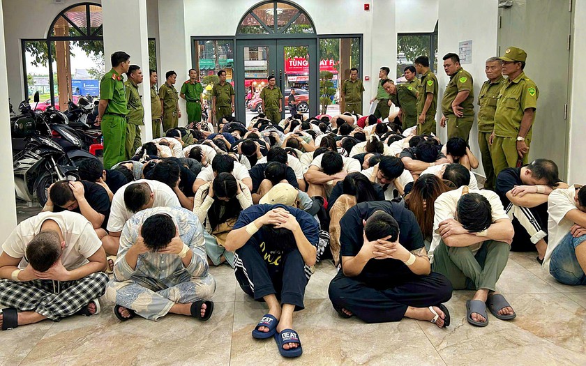 C&ocirc;ng an Th&agrave;nh phố Hồ Ch&iacute; Minh xử l&yacute; nh&oacute;m người nước ngo&agrave;i hoạt động lừa đảo tr&ecirc;n kh&ocirc;ng gian mạng  - Ảnh 1.