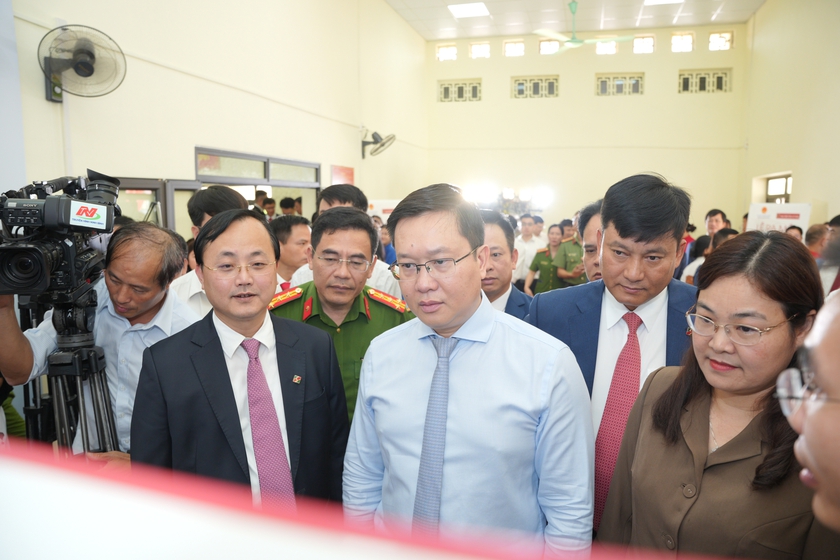 Agribank đồng h&agrave;nh c&ugrave;ng tỉnh Ninh B&igrave;nh triển khai m&ocirc; h&igrave;nh Kiosk th&ocirc;ng minh: &ldquo;C&uacute; h&iacute;ch&rdquo; chuyển đổi số h&agrave;nh ch&iacute;nh c&ocirc;ng- Ảnh 8.