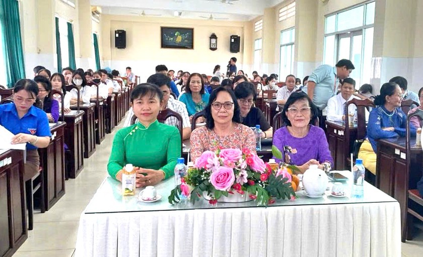 Trao hơn 100 triệu từ Quỹ khuyến học Nguyễn Sinh Sắc, t&agrave;i trợ tiếp sức sinh vi&ecirc;n Trường Cao đẳng Y tế Tiền Giang - Ảnh 3.