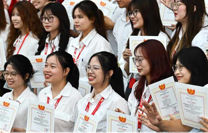 B&agrave;i học gi&aacute;o dục t&agrave;i ch&iacute;nh tự th&acirc;n từ ch&agrave;ng sinh vi&ecirc;n bốc v&aacute;c th&agrave;nh CEO doanh nghiệp quốc tế - Ảnh 1.