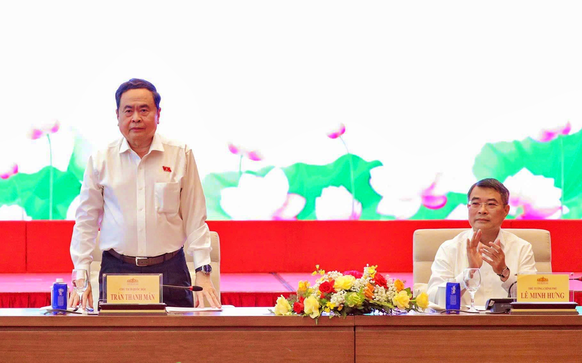 Thủ tướng Ch&iacute;nh phủ v&agrave; Chủ tịch Quốc hội gặp mặt l&atilde;nh đạo c&aacute;c cơ quan b&aacute;o ch&iacute; - Ảnh 2.