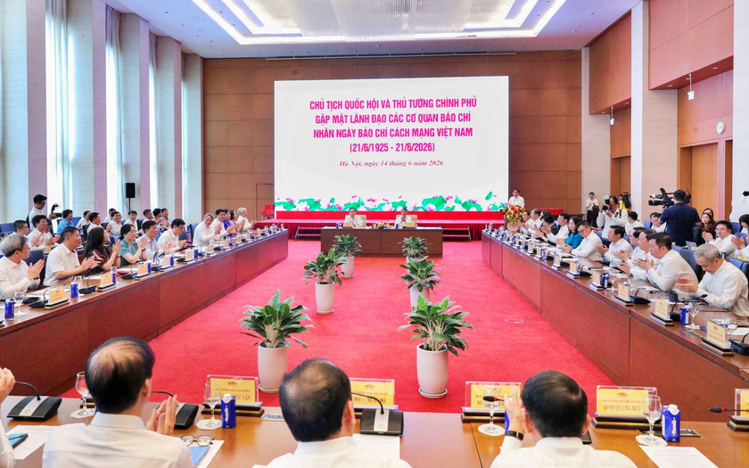 Thủ tướng Ch&iacute;nh phủ v&agrave; Chủ tịch Quốc hội gặp mặt l&atilde;nh đạo c&aacute;c cơ quan b&aacute;o ch&iacute; - Ảnh 1.