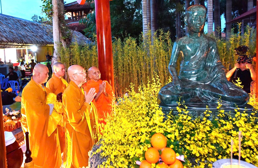 Khánh thành đền thờ và an vị tượng Phật Hoàng Trần Nhân Tông tại Thiền viện Trúc Lâm Phương Nam Cần Thơ - Ảnh 2.