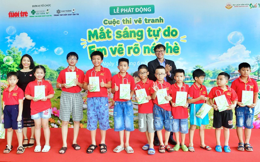 Ph&aacute;t huy năng khiếu hội hoạ với "mắt s&aacute;ng tự do - em vẽ r&otilde; n&eacute;t h&egrave;" - Ảnh 1.