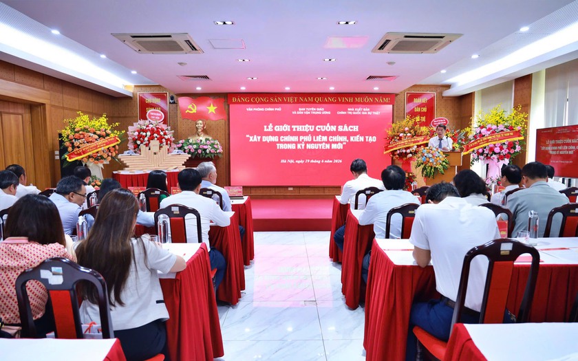 Nhà xuất bản Chính trị quốc gia Sự thật ra mắt sách "Xây dựng Chính phủ liêm chính, kiến tạo trong kỷ nguyên mới" - Ảnh 1.