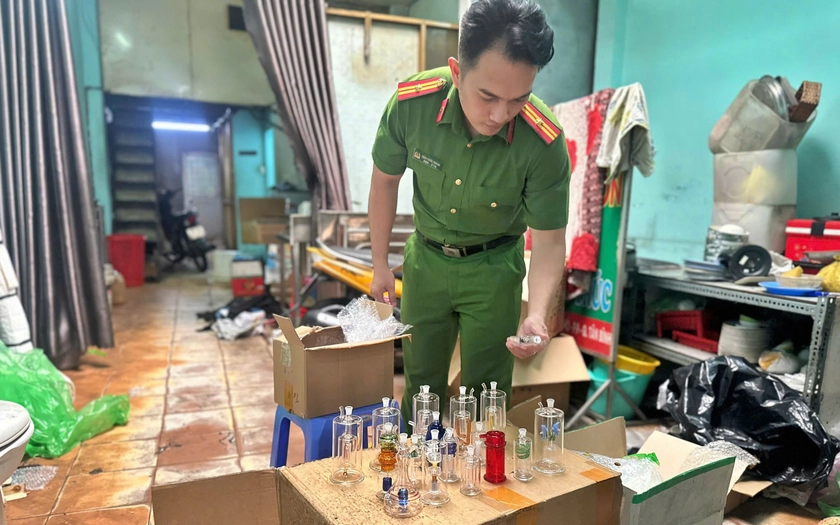 Từ 10 nỏ thủy tinh, lần ra đường d&acirc;y sản xuất hơn 100.000 dụng cụ phục vụ sử dụng ma t&uacute;y - Ảnh 1.