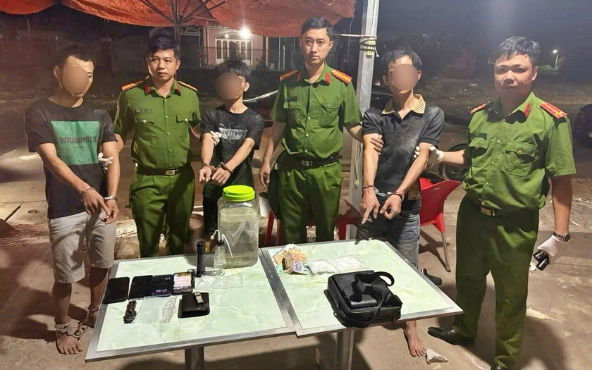 C&ocirc;ng an x&atilde; b&oacute;c gỡ đường d&acirc;y ma t&uacute;y li&ecirc;n tỉnh bắt giữ 30 đối tượng, thu giữ hơn 1 tấn tang vật - Ảnh 2.