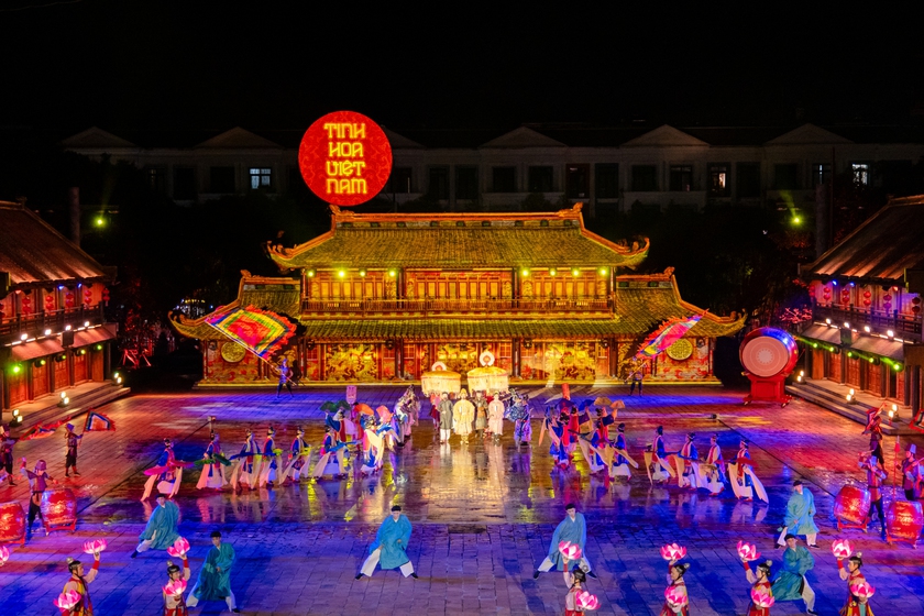 Từ &ldquo;hướng dẫn vi&ecirc;n&rdquo; robot đến d&ugrave;ng bữa c&ugrave;ng c&aacute; mập: Chuỗi trải nghiệm độc lạ khiến du kh&aacute;ch đổ về Bắc đảo Ph&uacute; Quốc - Ảnh 7.