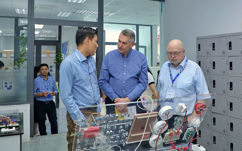 Trường Đại học C&ocirc;ng nghiệp Th&agrave;nh phố Hồ Ch&iacute; Minh đạt chuẩn kiểm định QAA của Anh - Ảnh 2.