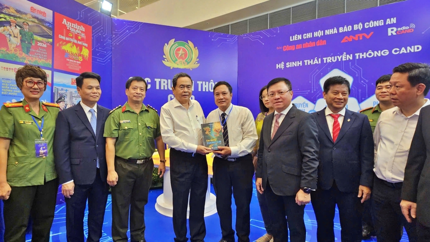 Nh&agrave; văn, nh&agrave; nghi&ecirc;n cứu Nguyễn Xu&acirc;n Tuấn: Từ "Con đường tương lai" đến m&ocirc; h&igrave;nh kinh tế mới trong thời đại AI - Ảnh 1.