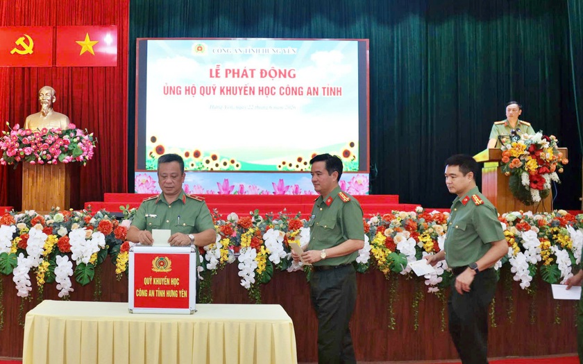 C&ocirc;ng an Hưng Y&ecirc;n biểu dương học sinh giỏi, ph&aacute;t động ủng hộ Quỹ Khuyến học  - Ảnh 5.