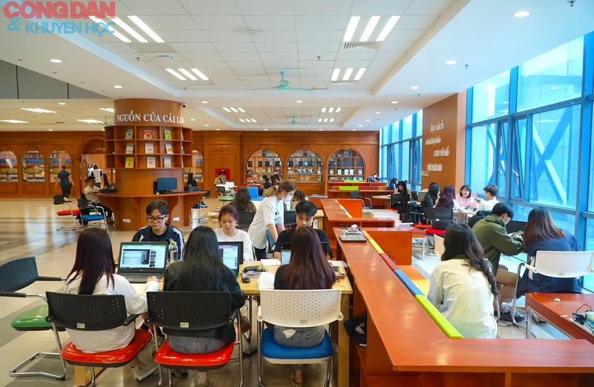 Năm 2027, Đại học Kinh tế Quốc d&acirc;n dự kiến bỏ x&eacute;t kết hợp IELTS với điểm c&aacute;c b&agrave;i thi đ&aacute;nh gi&aacute; - Ảnh 1.