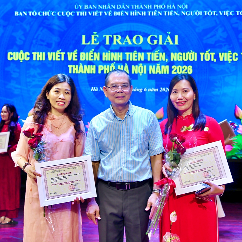 Ph&oacute;ng vi&ecirc;n Tạp ch&iacute; C&ocirc;ng d&acirc;n v&agrave; Khuyến học đoạt giải Ba cuộc thi viết về điển h&igrave;nh ti&ecirc;n tiến của H&agrave; Nội - Ảnh 4.