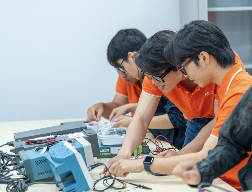 Dự kiến cấp học bổng cho khoảng 30.000 sinh vi&ecirc;n ng&agrave;nh STEM - Ảnh 1.