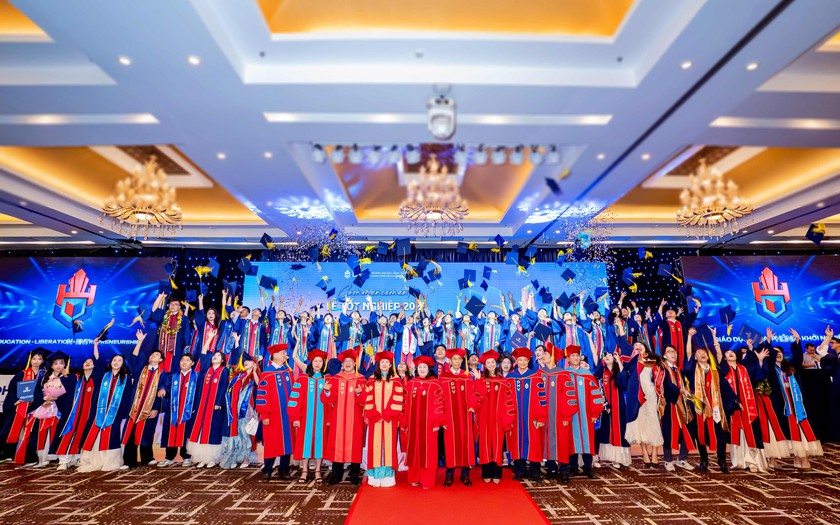 Trường Đại học H&ugrave;ng Vương Th&agrave;nh phố Hồ Ch&iacute; Minh trao bằng cho 28 t&acirc;n thạc sĩ v&agrave; 218 t&acirc;n cử nh&acirc;n - Ảnh 3.