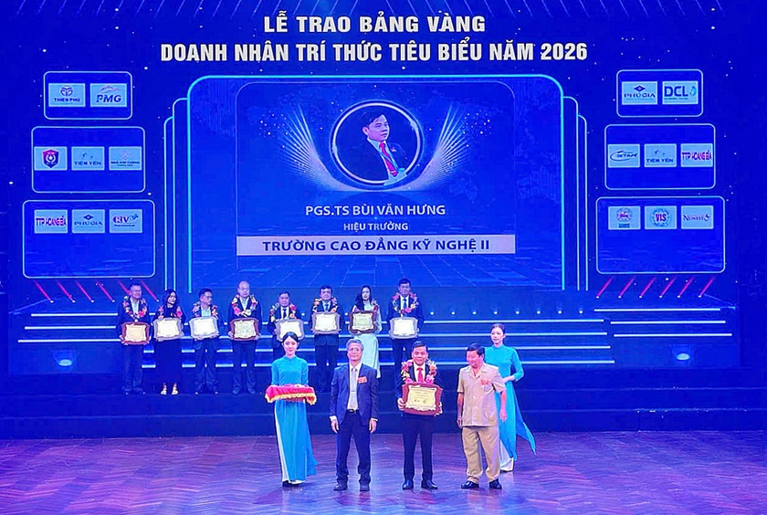 PGS.TS B&ugrave;i Văn Hưng, Hiệu trưởng Trường Cao đẳng Kỹ Nghệ II được vinh danh Nh&agrave; quản l&yacute; xuất sắc - Ảnh 1.