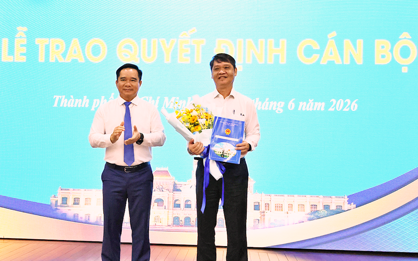 UBND Th&agrave;nh phố Hồ Ch&iacute; Minh trao c&aacute;c quyết định bổ nhiệm Gi&aacute;m đốc sở v&agrave; c&aacute;n bộ - Ảnh 2.