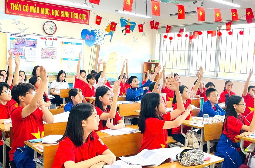Dạy th&ecirc;m, học th&ecirc;m - phạt tiền c&oacute; giải quyết được tận gốc vấn đề? - Ảnh 1.