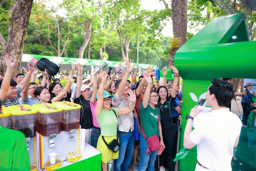 H&agrave;ng ngh&igrave;n người tham gia Ng&agrave;y Dinh Dưỡng Cộng Đồng Việt Nam lần 7 tại H&agrave; Nội - Ảnh 3.