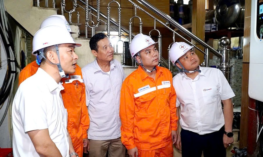 L&agrave;o Cai: Nhiều doanh nghiệp lắp đặt điện mặt trời m&aacute;i nh&agrave;, tiết kiệm 3 - 4 triệu đồng/th&aacute;ng - Ảnh 4.