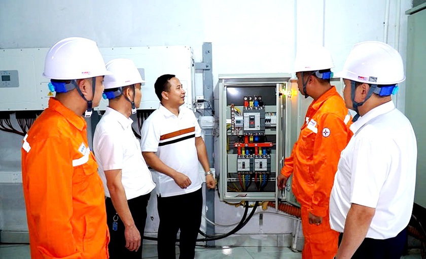 L&agrave;o Cai: Nhiều doanh nghiệp lắp đặt điện mặt trời m&aacute;i nh&agrave;, tiết kiệm 3 - 4 triệu đồng/th&aacute;ng - Ảnh 3.