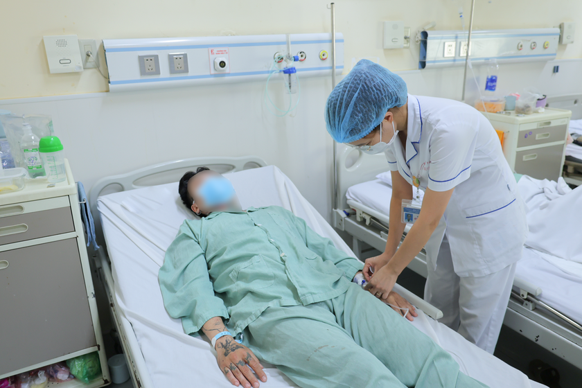Bệnh viện E cứu sống quả thận dập n&aacute;t cho người bệnh đa chấn thương bằng kỹ thuật gh&eacute;p tự th&acirc;n - Ảnh 2.