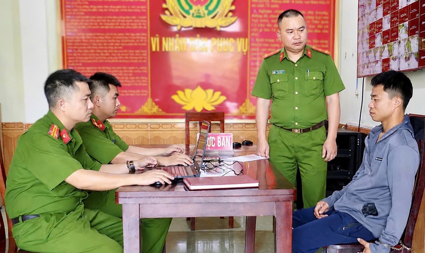 Bắt nhanh đối tượng cướp giật điện thoại người đi đường - Ảnh 1.