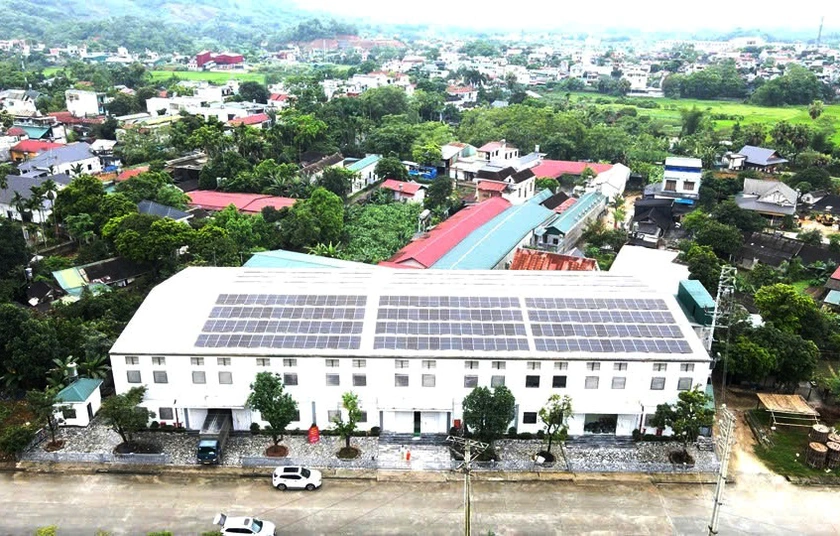 L&agrave;o Cai: Nhiều doanh nghiệp lắp đặt điện mặt trời m&aacute;i nh&agrave;, tiết kiệm 3 - 4 triệu đồng/th&aacute;ng - Ảnh 2.
