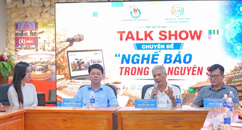 Về nguồn, tiếp lửa truyền thống cho sinh vi&ecirc;n b&aacute;o ch&iacute; - Ảnh 4.
