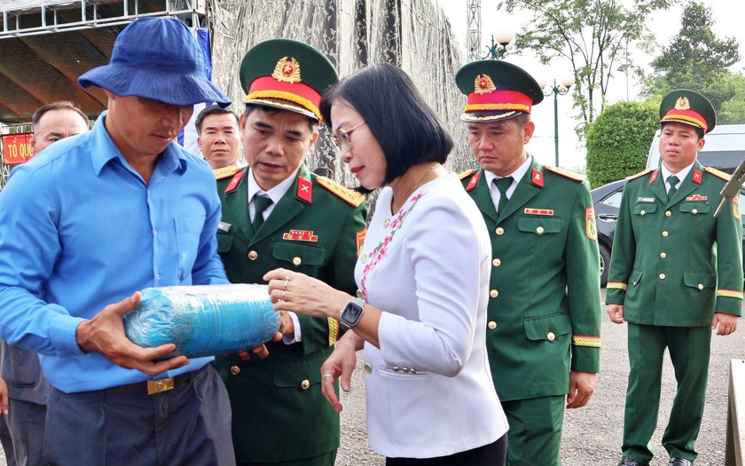 Đồng Nai đ&oacute;n 62 h&agrave;i cốt liệt sĩ từ Campuchia về nước - Ảnh 2.