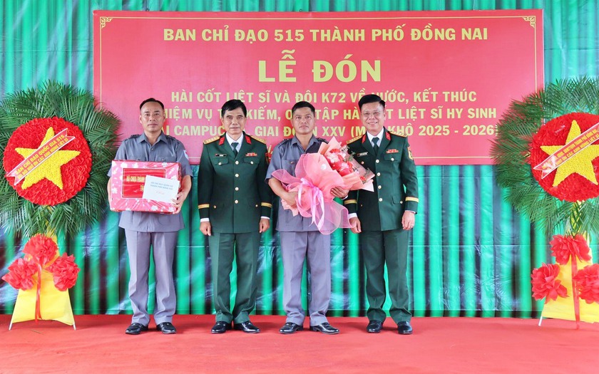 Đồng Nai đ&oacute;n 62 h&agrave;i cốt liệt sĩ từ Campuchia về nước - Ảnh 6.