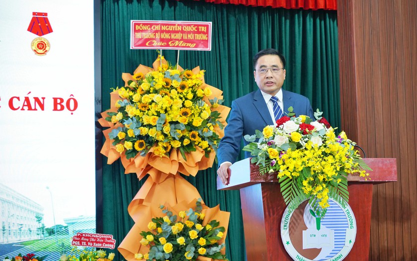 Kiện to&agrave;n Ban Gi&aacute;m hiệu, bổ nhiệm lại Hiệu trưởng Trường Đại học T&agrave;i nguy&ecirc;n v&agrave; M&ocirc;i trường Th&agrave;nh phố Hồ Ch&iacute; Minh - Ảnh 3.
