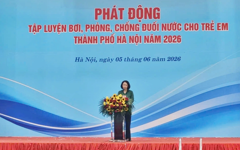 Ph&aacute;t động tập luyện bơi, ph&ograve;ng, chống đuối nước cho trẻ em H&agrave; Nội - Ảnh 2.
