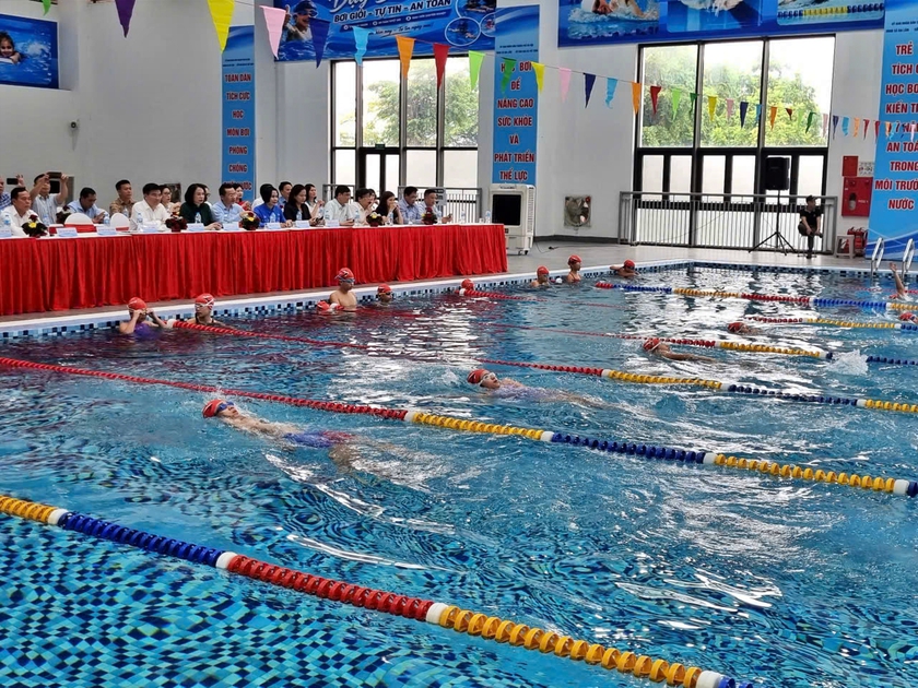 Ph&aacute;t động tập luyện bơi, ph&ograve;ng, chống đuối nước cho trẻ em H&agrave; Nội - Ảnh 3.