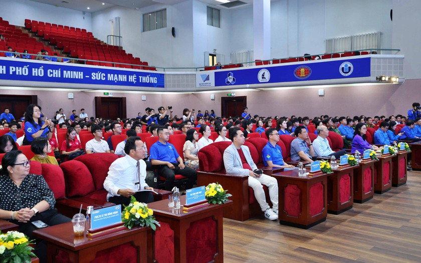 Đại học Quốc gia Th&agrave;nh phố Hồ Ch&iacute; Minh hợp t&aacute;c đưa khoa học c&ocirc;ng nghệ v&agrave; chuyển đổi số về cơ sở - Ảnh 2.