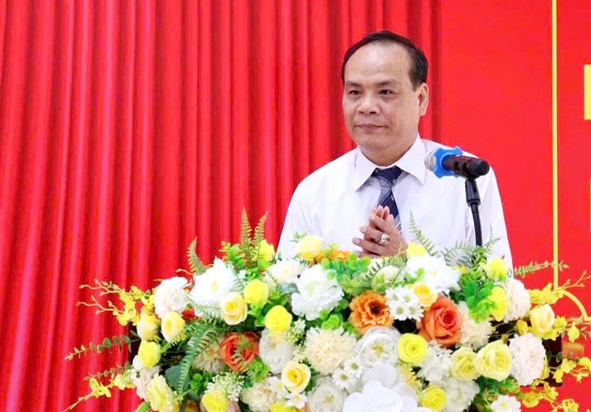 10 học sinh ưu t&uacute; Trường THPT Chuy&ecirc;n L&agrave;o Cai được kết nạp v&agrave;o Đảng - Ảnh 2.